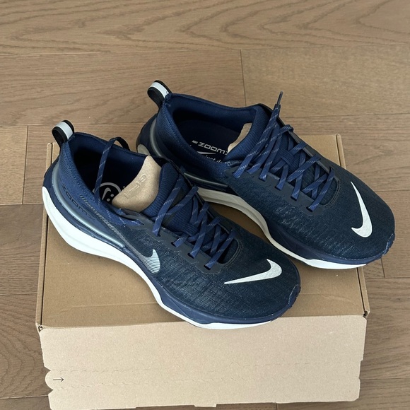 Nike sneakers - Picture 1 of 4
